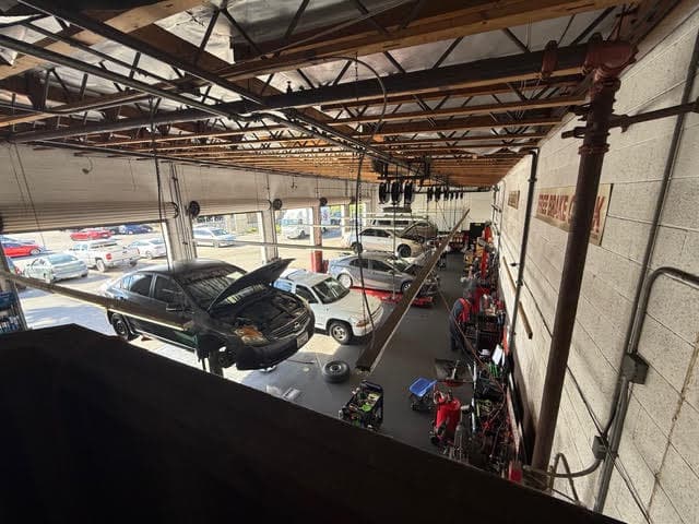 Photo or depiction of a automotive & vehicle business