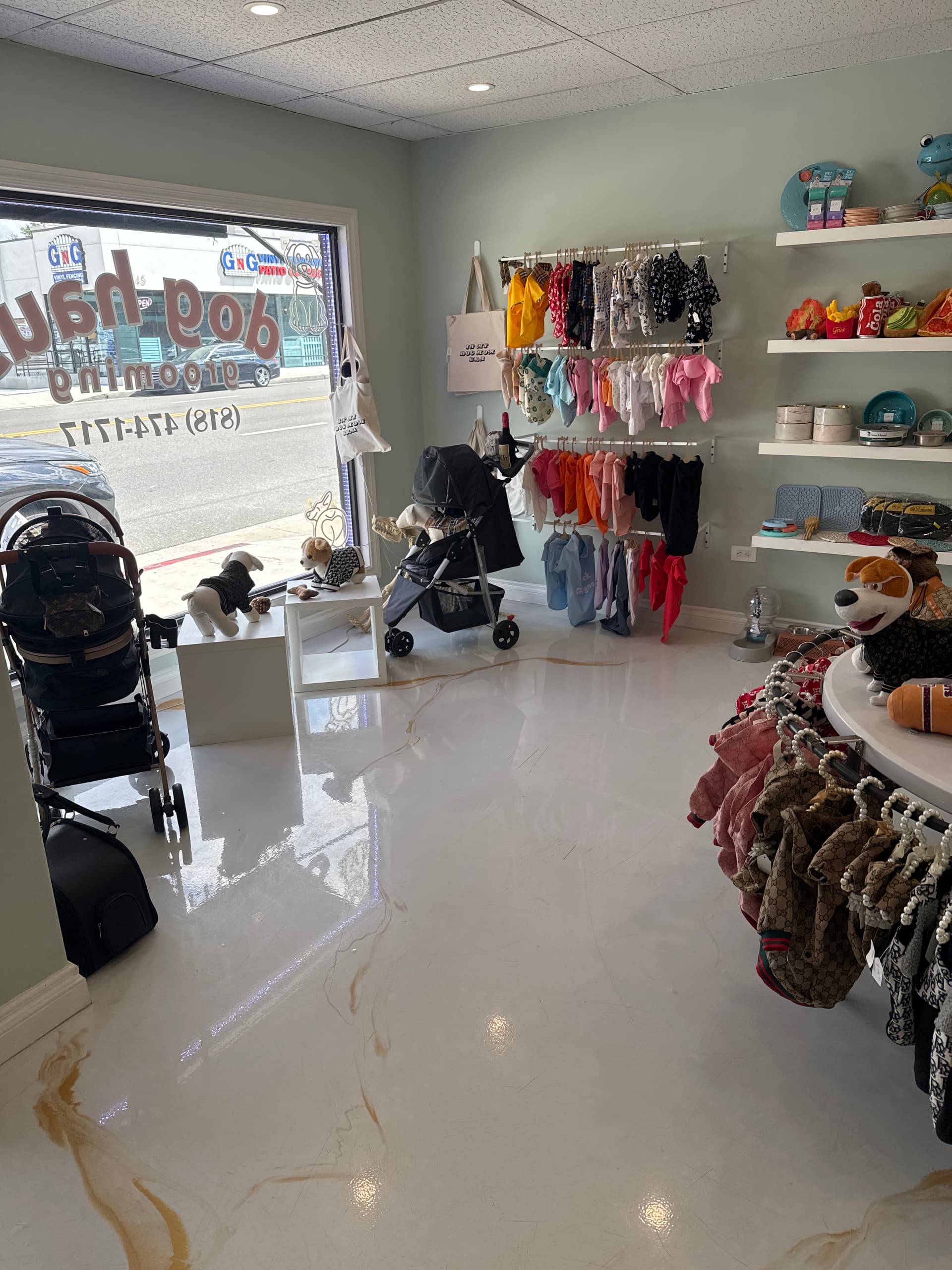 Photo or depiction of a pet business