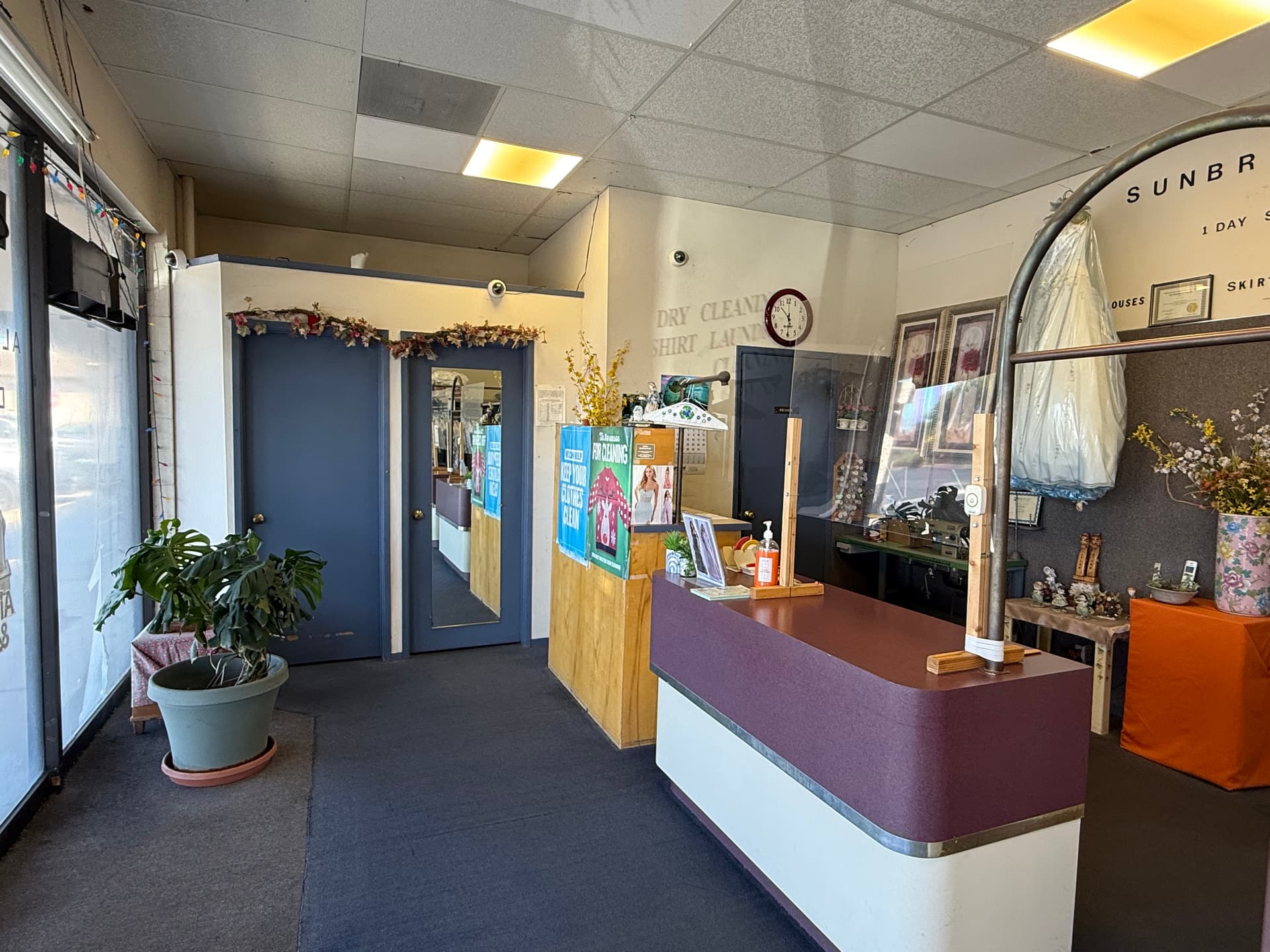 Photo or depiction of a service business