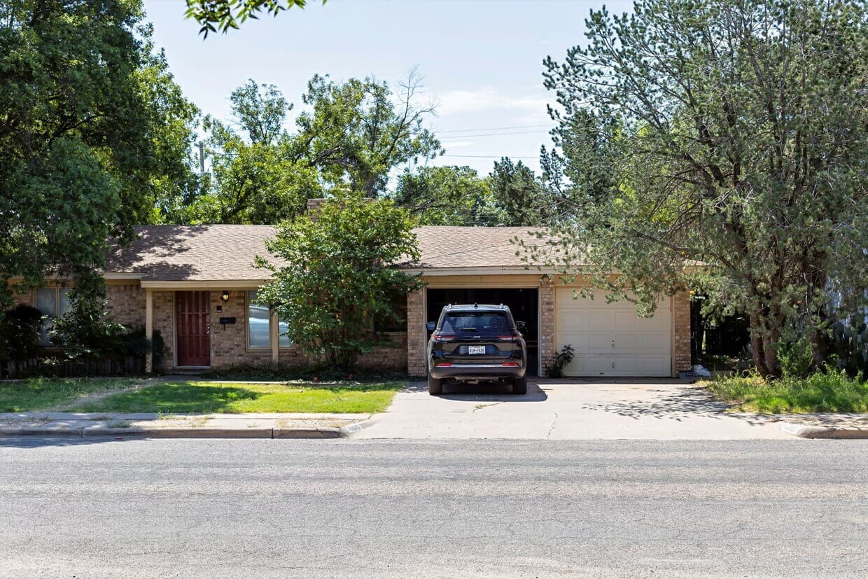 Photo or depiction of a real estate business