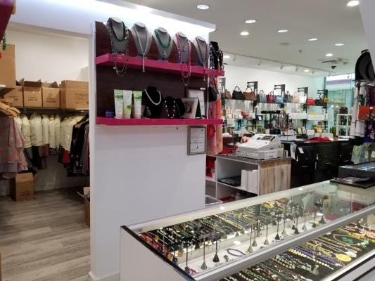 accessories and jewelry stores